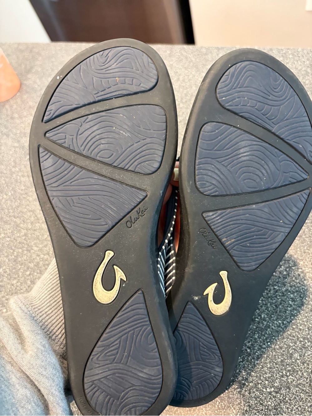 Olukai Flip Flop Sandals with Navy & White Striped Straps 10 - Picture 4 of 4